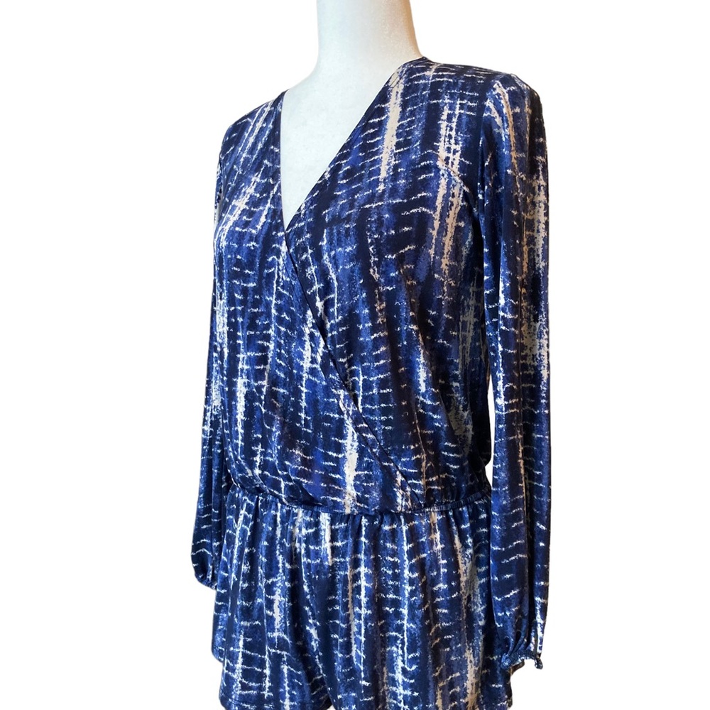 Vintage Havana Women’s blue and cream long sleeve wrap top shorts romper Sz S